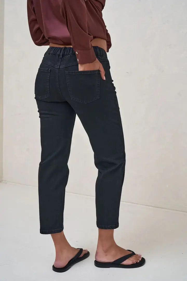 Washed Black Jeans – Effortless Modern Streetwear KNOWRIC